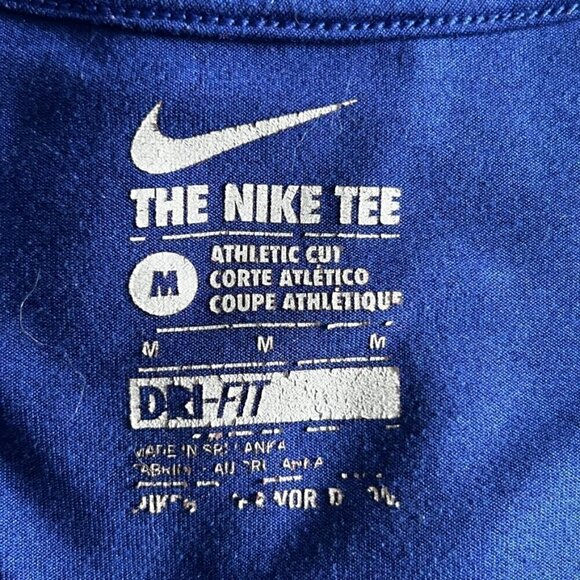 Nike Women's Athletic "Just Do It" V-Neck Graphic T-Shirt, Medium - Picture 3 of 5